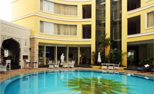 Four Seasons Place 4*